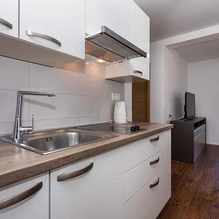 In 37048 Apartment *