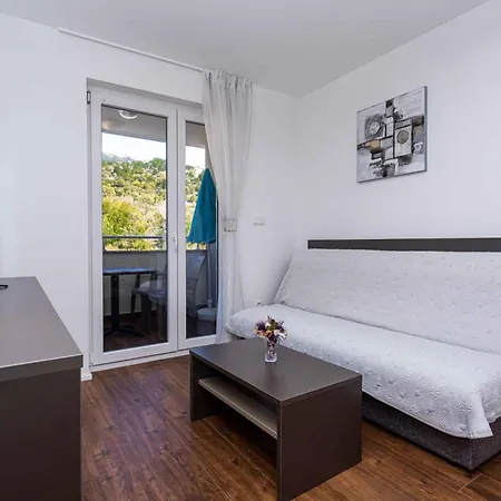 In 37048 Apartment *