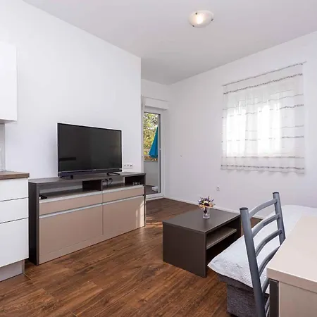 In 37048 Apartment Baska (Krk)
