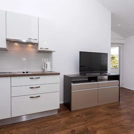 In 37048 Apartment
