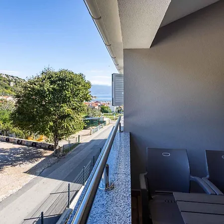 In 37048 Apartment